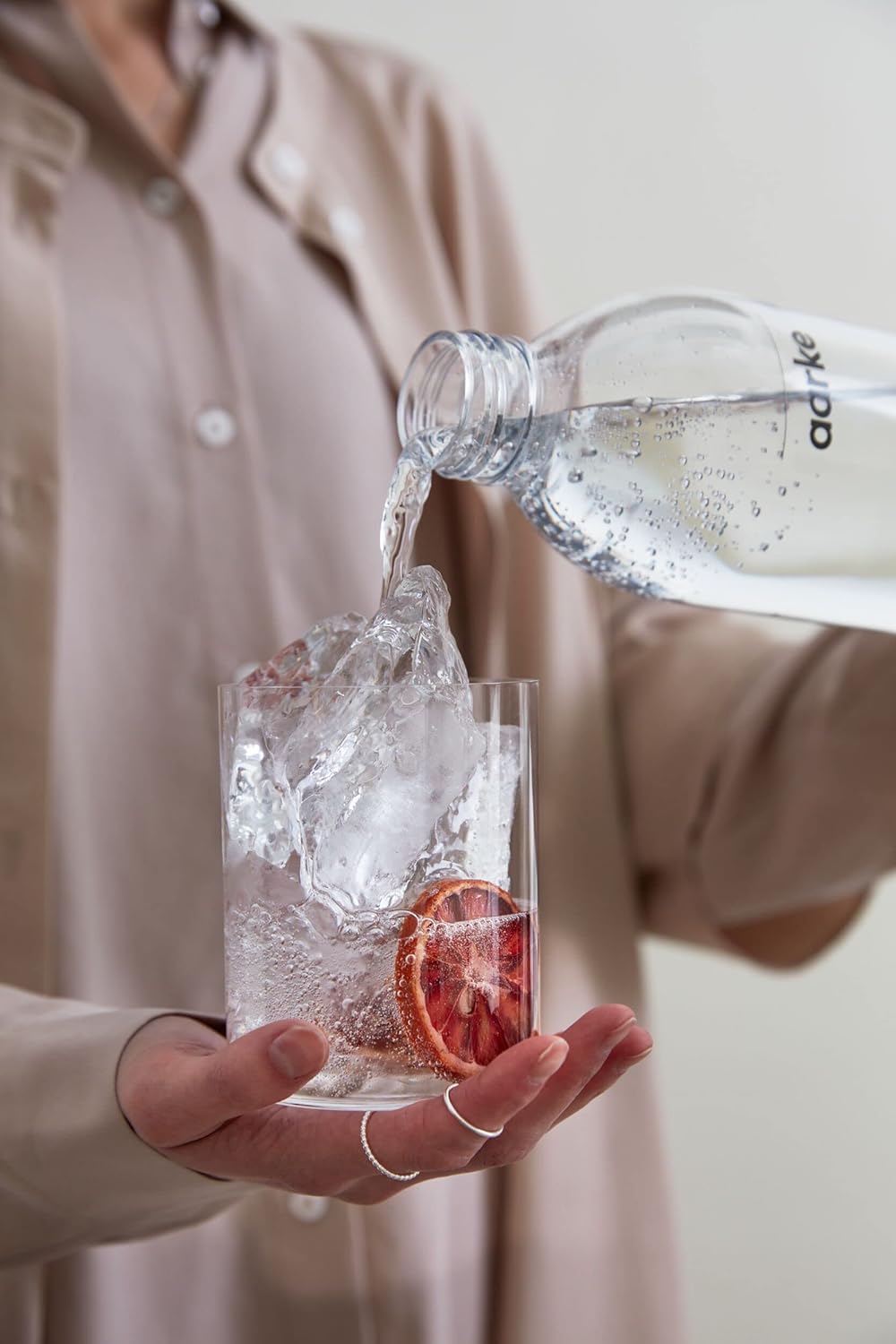 Aarke Carbonator 3, Máquina Gasificadora de Agua en Acero Inoxidable, incluye Dos Botellas (800ml), Acabado en Negro