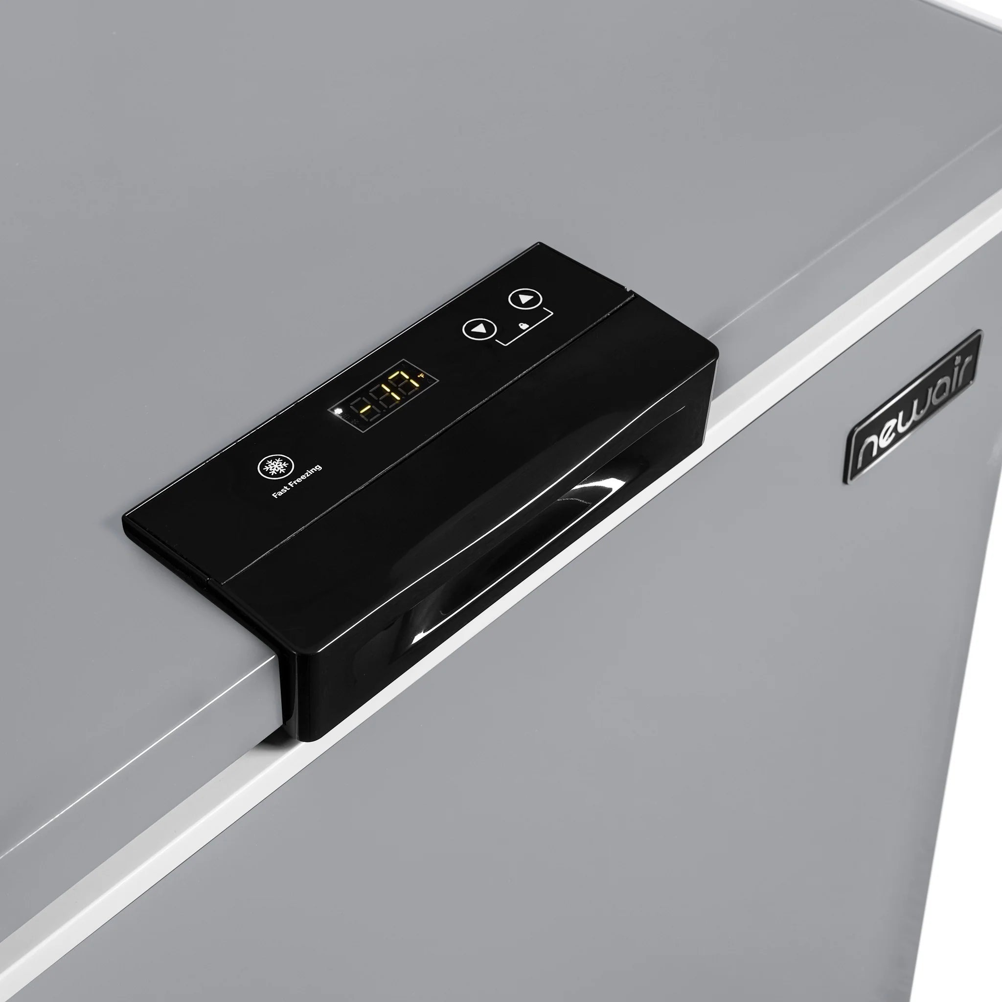 2025 Congelador Horizontal Mini-Profunfo Newair – 5 pies³ – Gris Frío