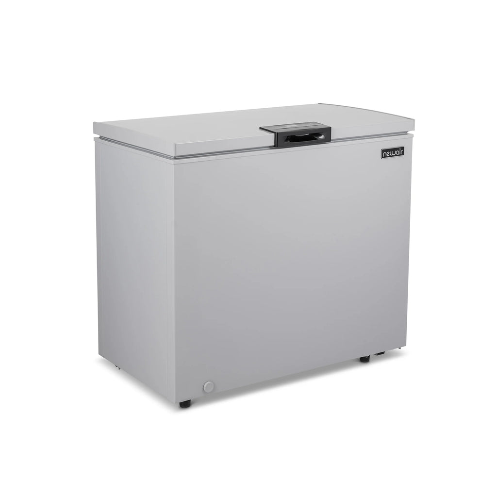 2025 Congelador Horizontal Mini-Profunfo Newair – 5 pies³ – Gris Frío